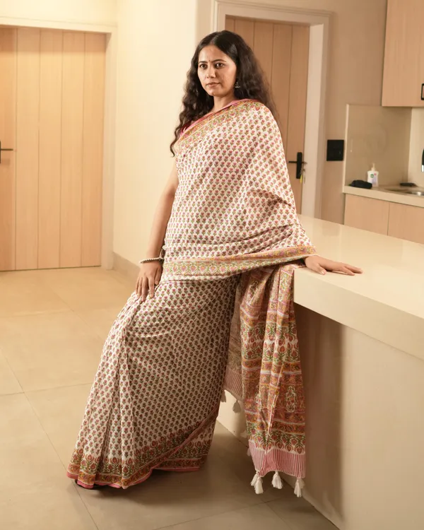 White_Cotton_Butti_Hblock_Print_Mul_Saree_With_Tassels_For_Women